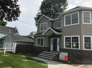 97 Grant Ave, Albertson, NY 11507