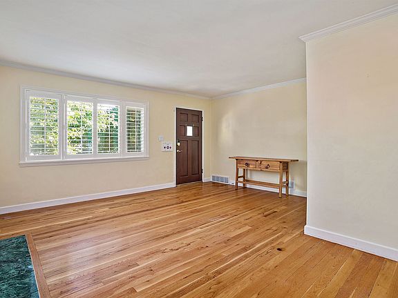 3rd image of 2562 E Commonwealth Ave