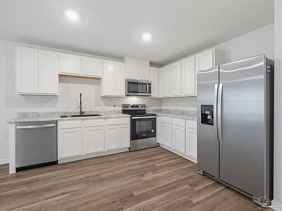 5th image of 8511 Doris Ave