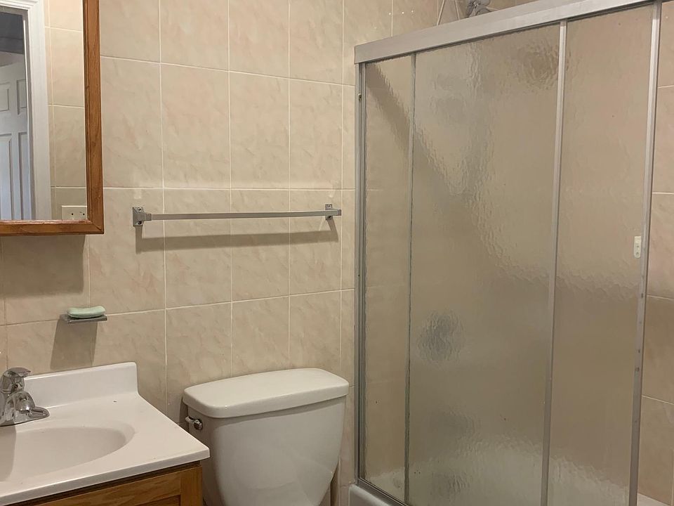 1st image of 2215 125th St Fl 2