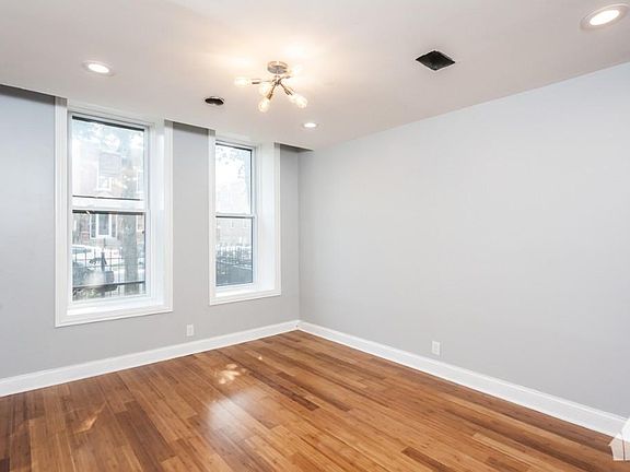 4th image of 830 N Mozart St #1