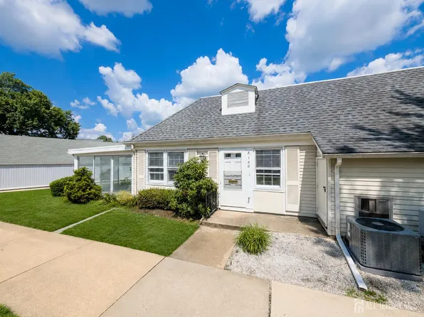 140A Plymouth Ln, Monroe Township, NJ 08831