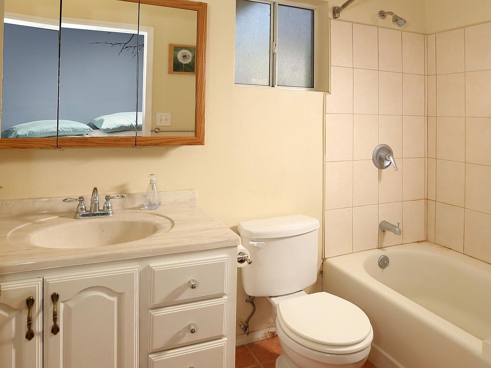1st image of 75 W Las Flores Dr