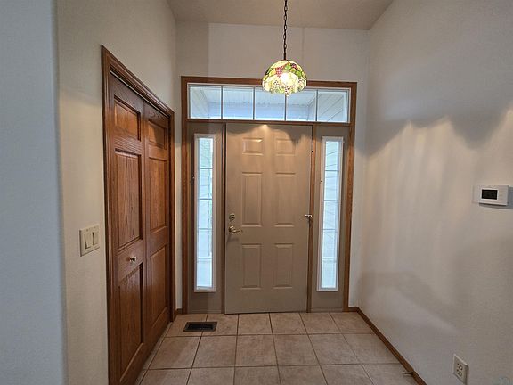 3rd image of 415 Brookshire Ct