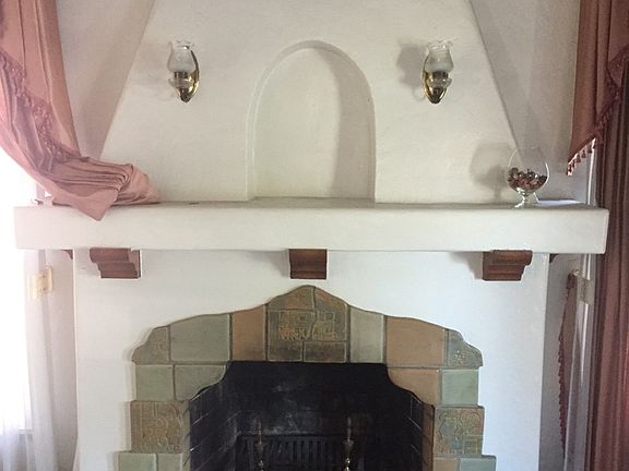 2nd image of 3124 Hill St
