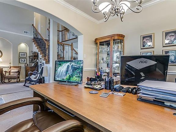 4th image of 933 Oatlands Pl