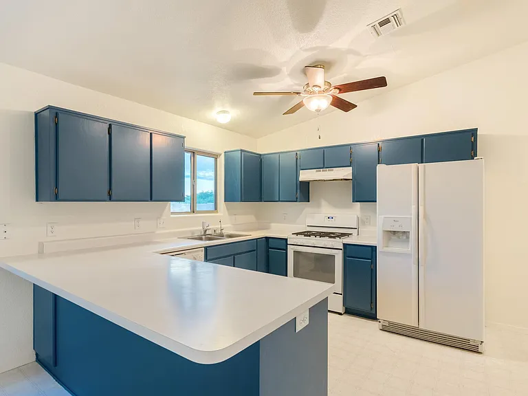 112 Buffalo Dr — Photo 3