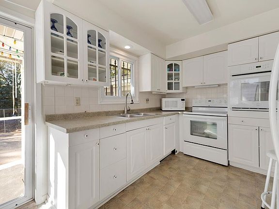5th image of 1421 McAfee St
