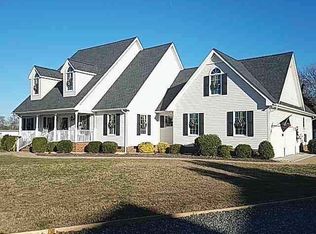 168 Roseberry Ln, Urbanna, VA 23175