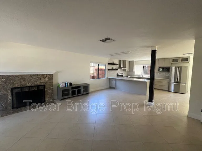 2247 Atrisco Cir — Photo 2