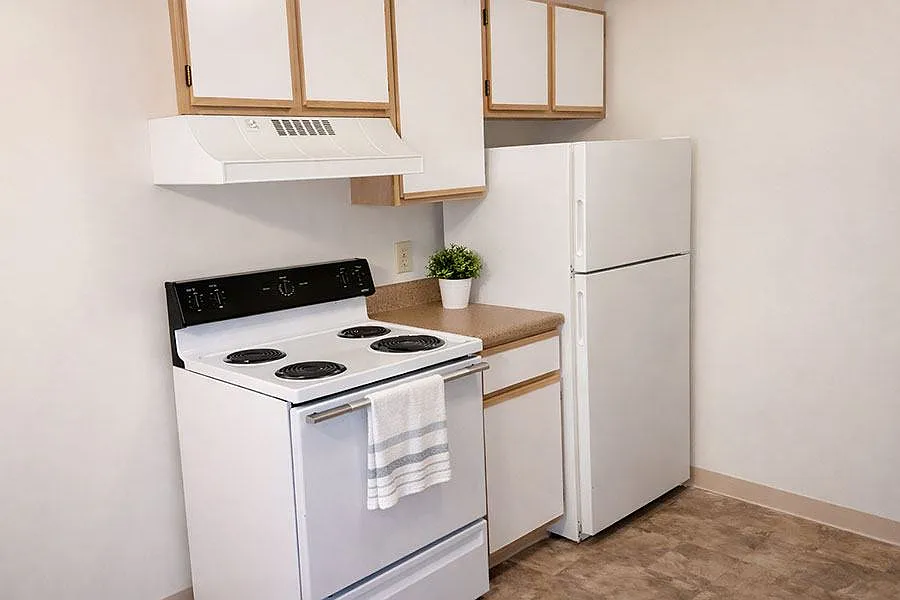 TIMBER RIDGE APARTMENTS — Photo 2