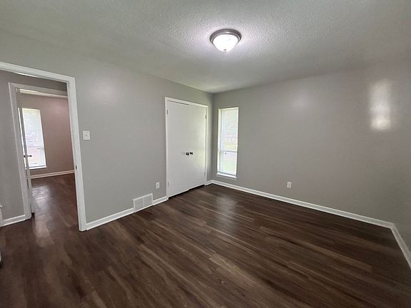 3rd image of 5095 Corkwood Dr