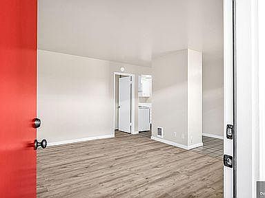 4th image of 523 Walker Dr Unit 11