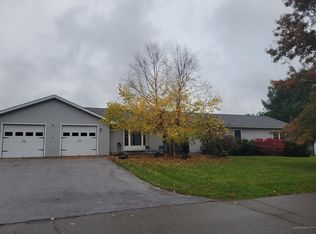 15 Deer Park Dr, Brewer, ME 04412