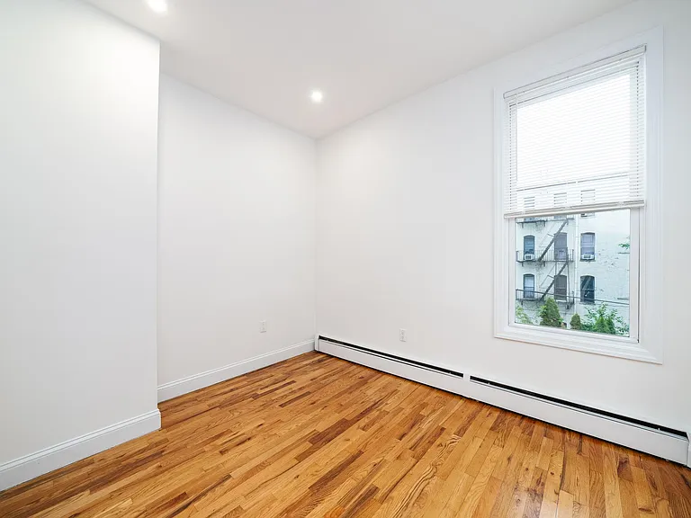 28 Jones St — Photo 10