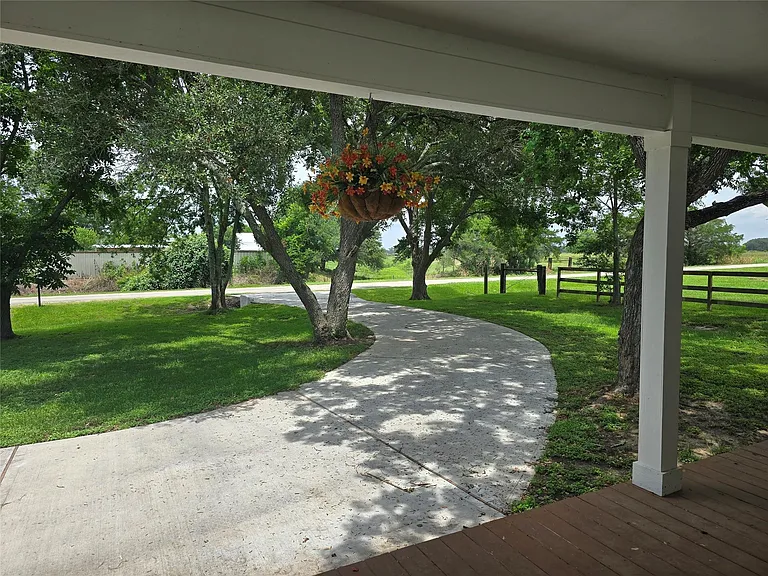 1585 County Road 237 — Photo 5