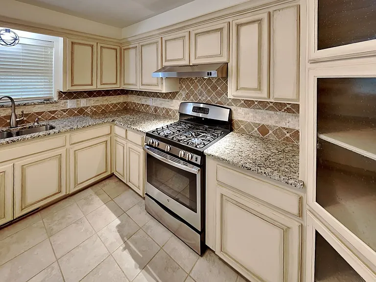 908 East Dr — Photo 9