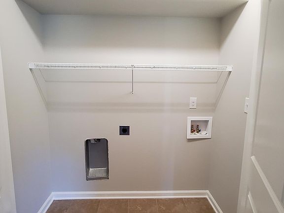 Laundry Closet / Hookups