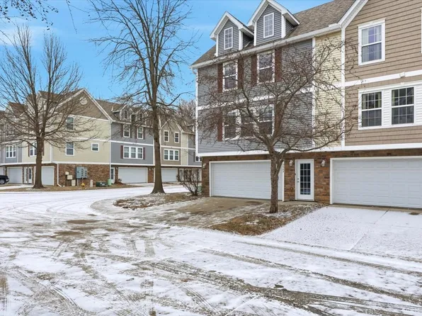 5549 Kirkland Ct, Johnston, IA 50131