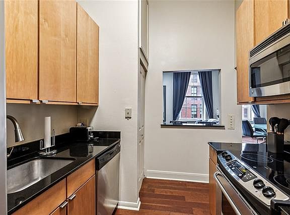 5th image of 330 Julia St APT 212