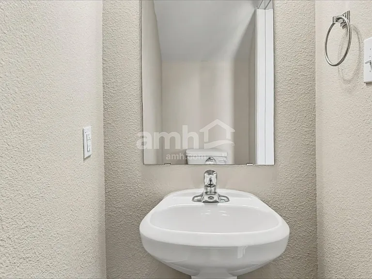 1012 Keystone Ct — Photo 9