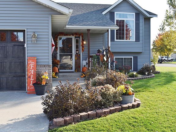 3rd image of 793 Churchill Dr