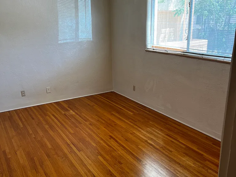 1238 Girard Blvd NE — Photo 5