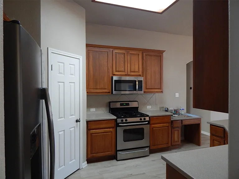 601 Abbeyglen Castle Dr — Photo 10