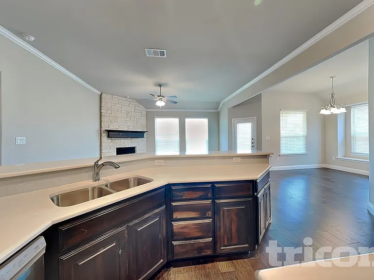 133 Constitution Dr — Photo 5
