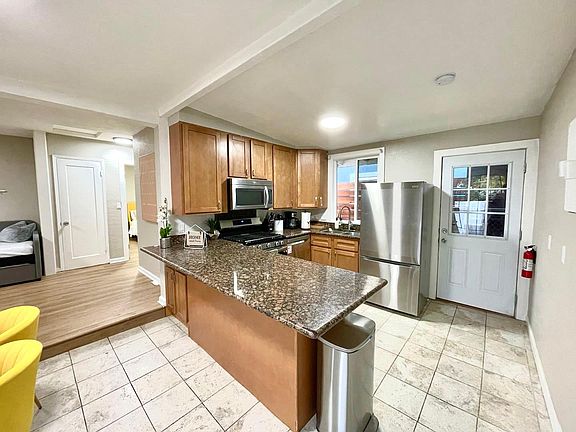 2nd image of 469 Clifton Ave APT 2