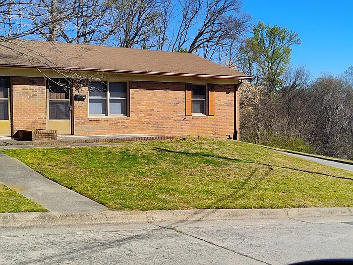 2 bed, 1.0 bath, $1,025 — Photo 1
