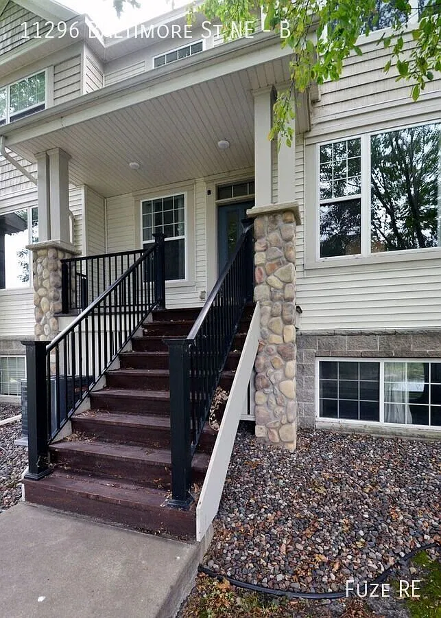 Spacious 4-Bed 3.5-Bath in Blaine - Available NOW! — Photo 1