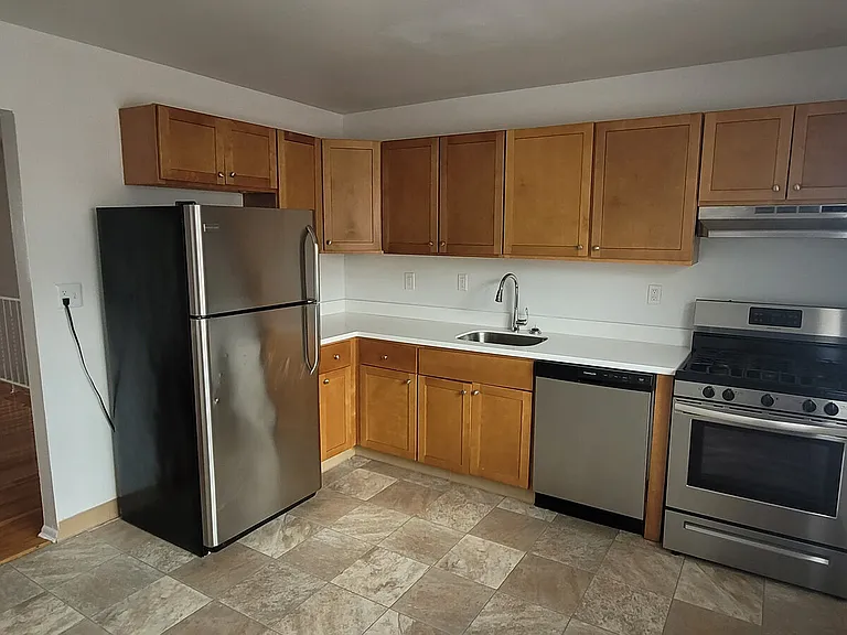 586 Main St — Photo 21