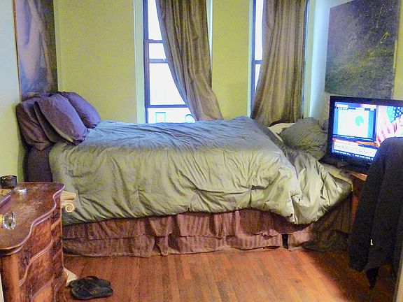 4th image of 415 W 24th St APT 4D