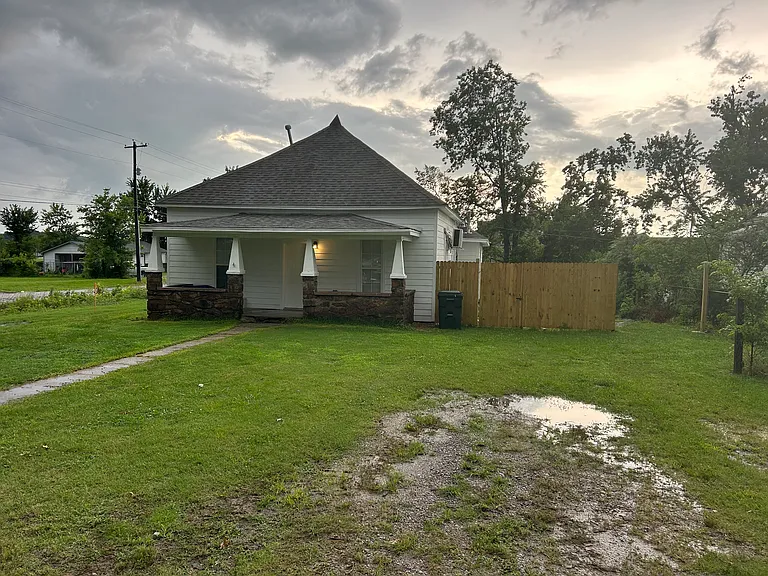 221 S Choctaw Ave — Photo 4