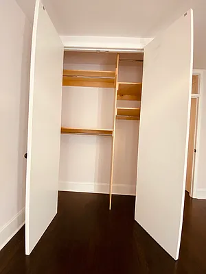 Rented by Metropolis Real Estate of Manhattan | media 27