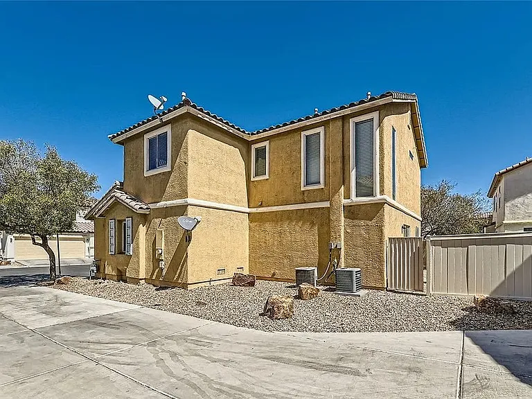 5849 Old English Ct — Photo 32