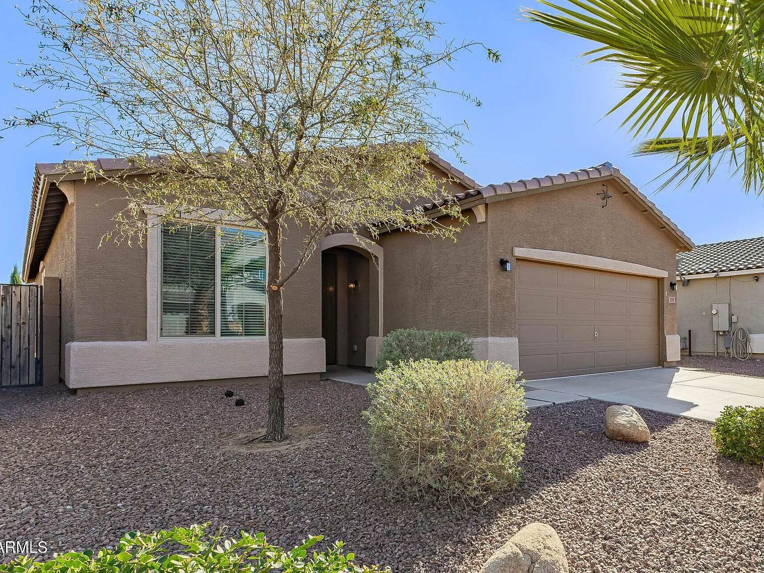 3 bed, 2.0 bath, 1733 sqft, $2,100 — Photo 2