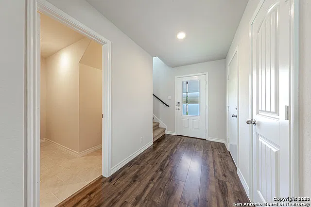 3 bed, 2.5 bath, 2323 sqft, $2,200 — Photo 3