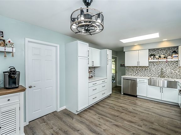 5th image of 3001 Warren Rd