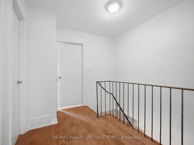 701 Burnhamthorpe Rd #106 — Photo 26