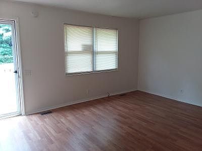 2nd image of 405 Hillcrest St