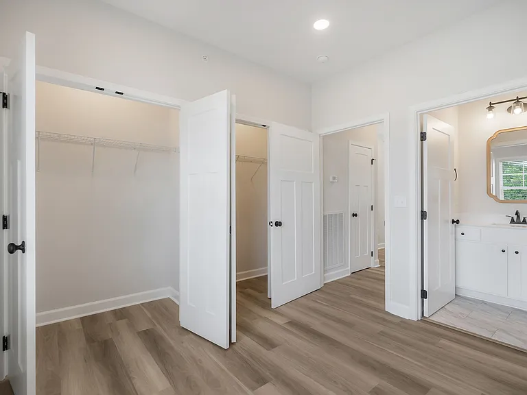 1150 England Dr — Photo 18