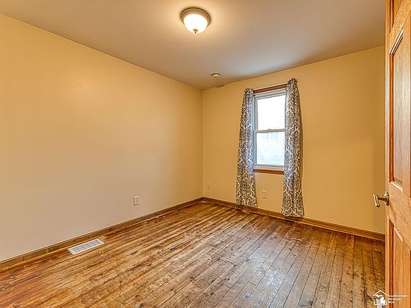 3rd image of 28339 Sheridan St