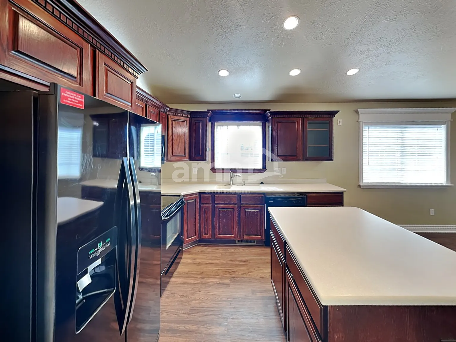 7 bed, 3.0 bath, 3188 sqft, $2,995 — Photo 3