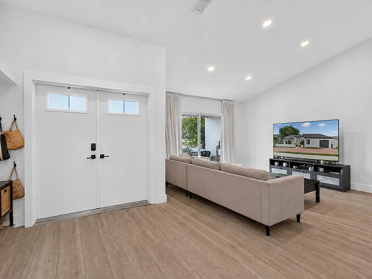 16709 SW 5th Ct — Photo 3