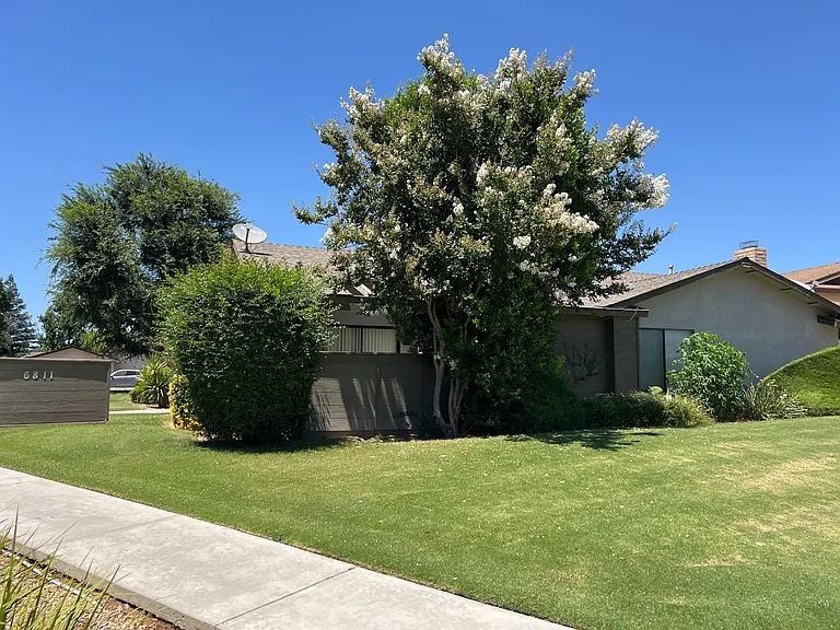 6811 Klamath Way — Photo 12