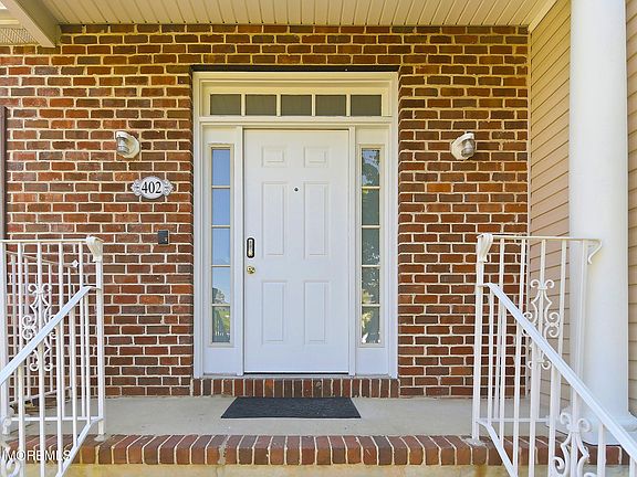 5th image of 402 Twin Oaks Drive