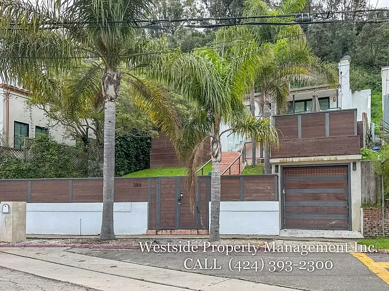 386 Entrada Dr — Photo 2