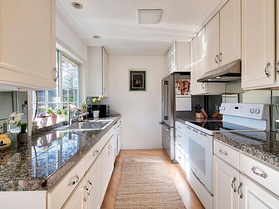 3rd image of 270 Cecilia Way